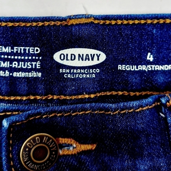 Old Navy Semi-Fitted Stretch Cuffed Sz 4 Jean Shor - Picture 3 of 8